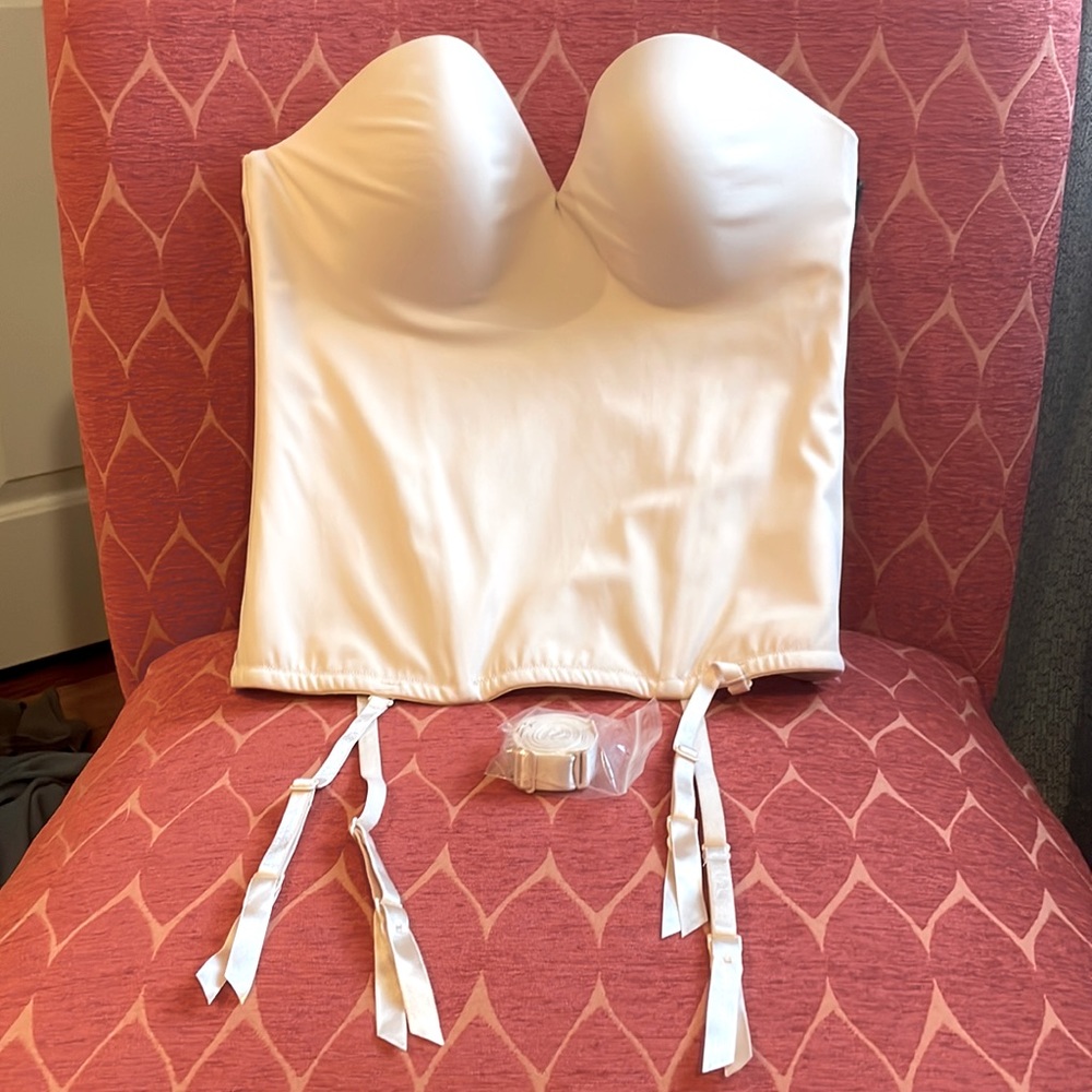 NWT Felina Essentials Bustier, 38D, pale nude **free shipping**